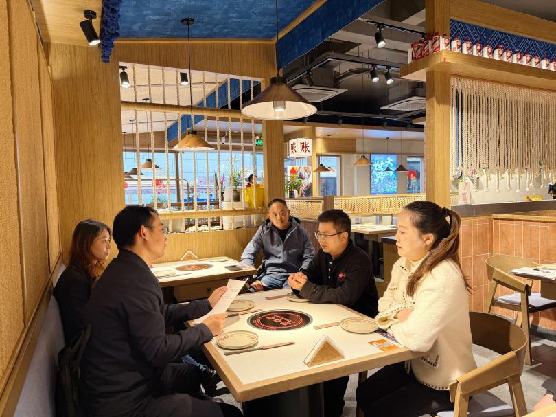 誠信賦能強根基&nbsp;協(xié)同提質(zhì)譜新篇&nbsp;區(qū)政府領(lǐng)導走訪首批“真不二價”誠信經(jīng)營單